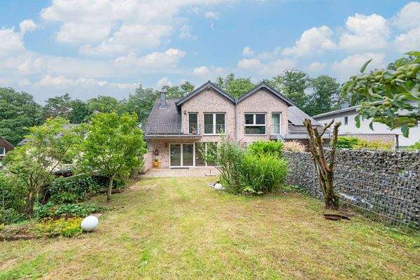 ab735f9b-37e4-4ddb-8ec6-cca21f9b2252