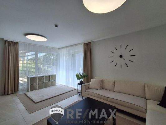 2 Wohnzimmer mit Terrassenzugang DHH 2201