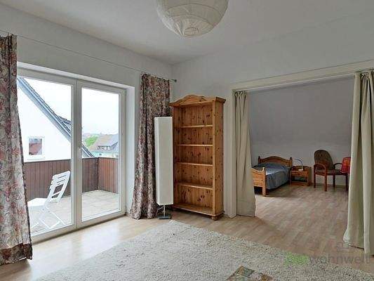 Blick vom Sofa zum Schlafzimmer