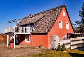 Eingang mit Balkon
