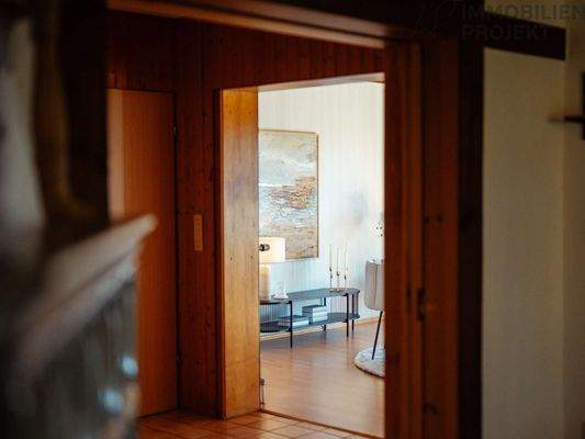 Blick ins separate Esszimmer