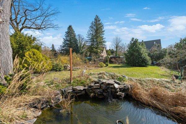 Garten mit Südausrichtung und Teich