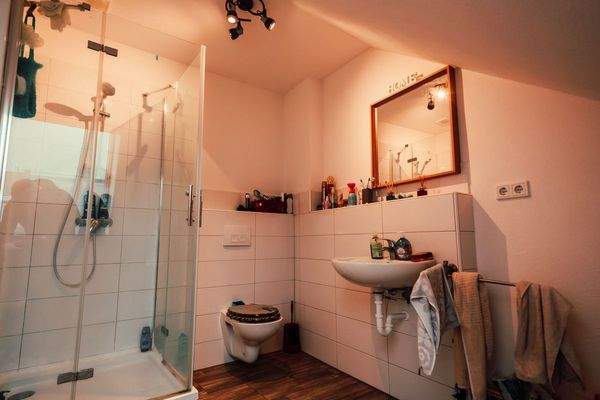 Modernes Badezimmer der Dachgeschosswohnung (WG)(38 von 44)
