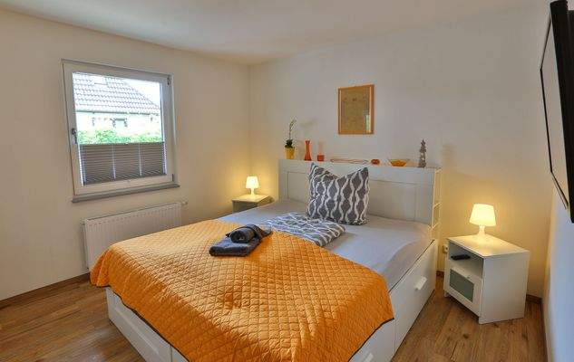 Schlafzimmer Orange EG.jpg