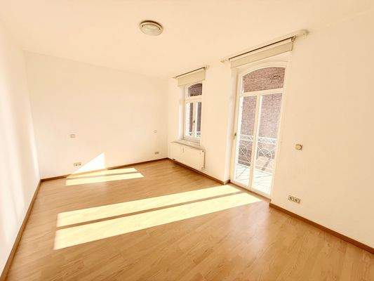 Schlafbereich mit Balkonaustritt (südliche Ausrich