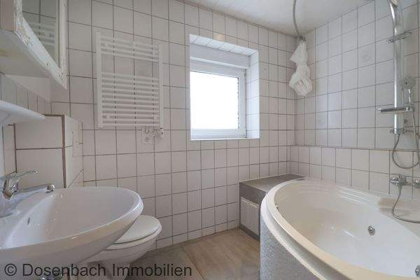 2,5-Zimmer-Wohnung im 1.OG - Badezimmer