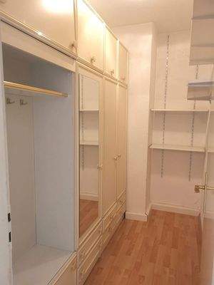 Begehbarer Kleiderschrank