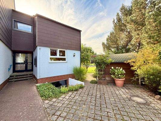 Vorderseite, Außenstellplatz