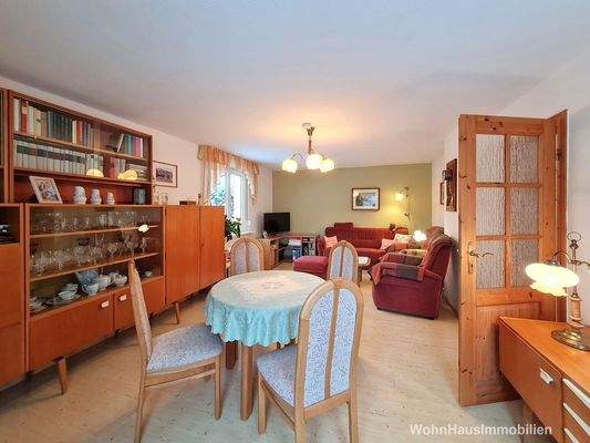 Wohnzimmer mit Essplatz