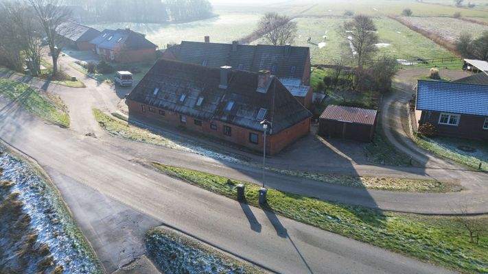 Außenansicht mit Carport