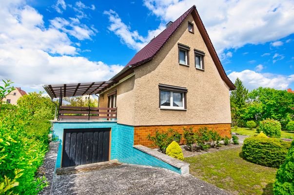 Ansicht 1-4 mit Zufahrt zur ehemaligen Garage unter der Terrasse