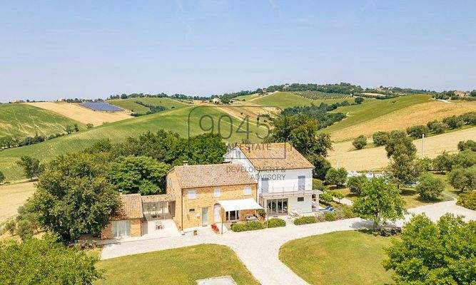 Charmantes Landhaus mit 4 Apartments und Panoramablick in Belvedere Ostrense – Marken