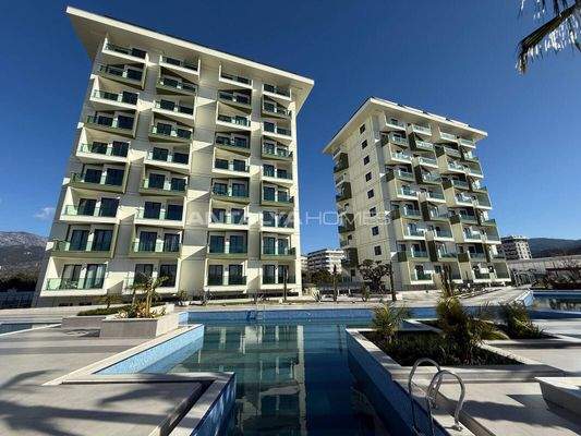 Furnished Sea-View Penthouse in a Complex with Pool in Alanya