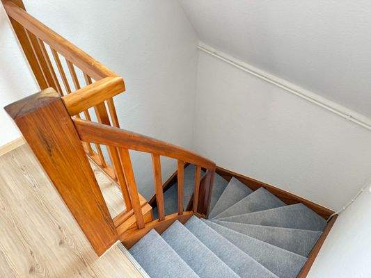 Treppe ins Obergeschoss