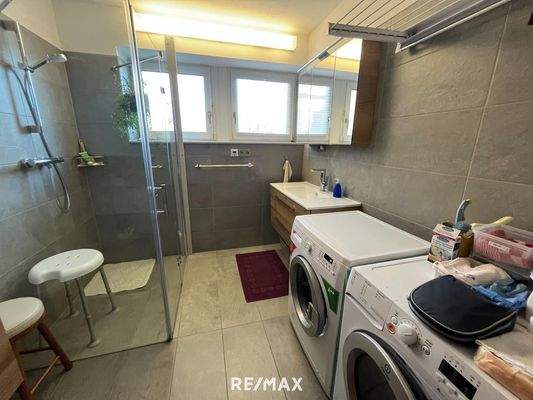 Erdgeschoss - Badezimmer