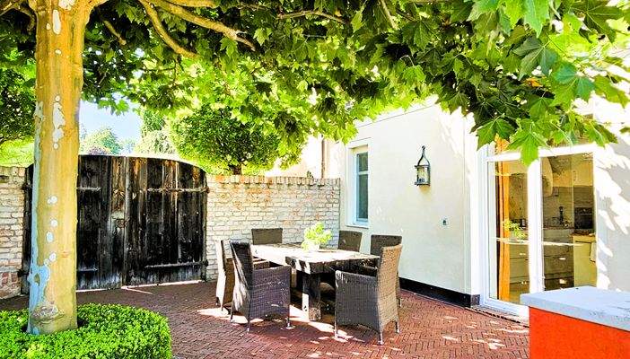 Innenhof mit Plantane