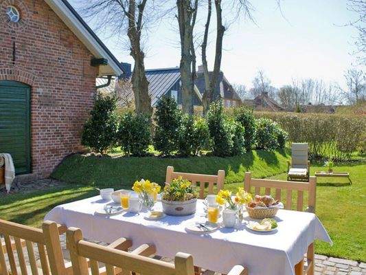 Wohnung Zollhaus 2 - Terrasse mit Blick in den Garten
