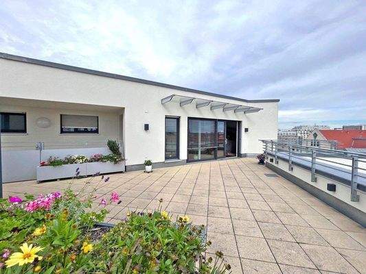 private Dachterrasse mit Wintergarten!