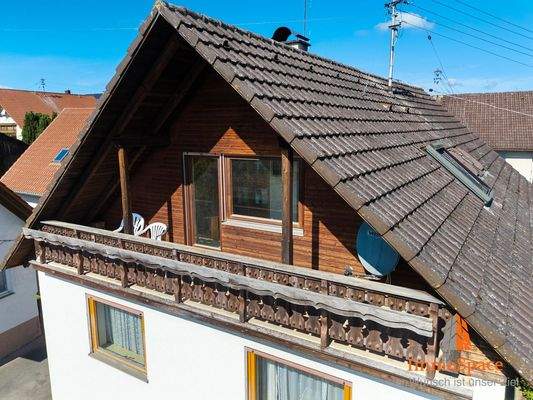 Blick auf den XXL-Balkon im Dachgeschoss