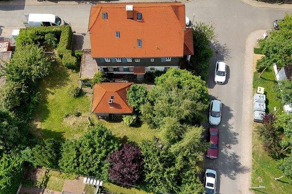 Gesamtobjekt mit großem Garten und Waschhaus