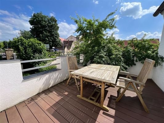 Sonnige Terrasse außenliegend