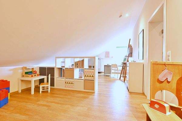 Wohnen / Hobbyraum DG