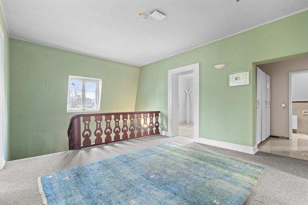 Villa Treppenhaus/Flur DG