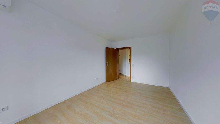 Schlafzimmer_Arbeitszimmer_mit_Balkon