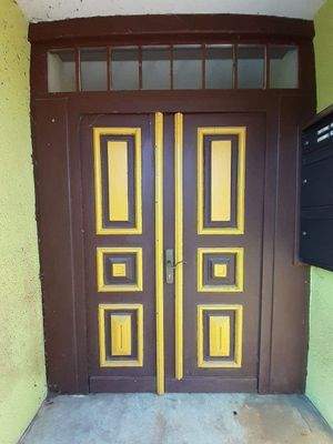 Eingangstür Neue-Tor-Str 8.jpg