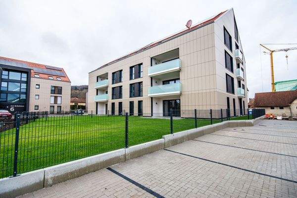 zusätzliche Aussenstellplätze vorhanden