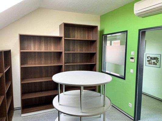 Büro oder Aktenraum