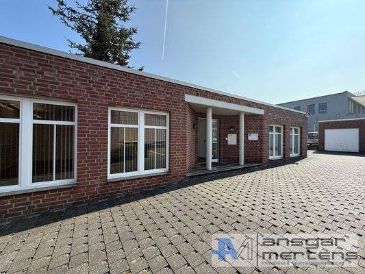 Büroansicht Innenhof (Garage in der Mitte zum Erwerb)