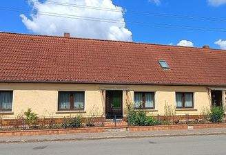 Wohnhaus Vorderseite Straßenansicht