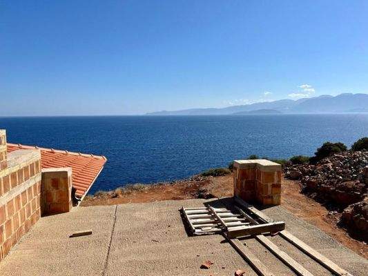 Kreta, Elounda: Rohbau - Luxusvilla mit atemberaubender Aussicht zu verkaufen