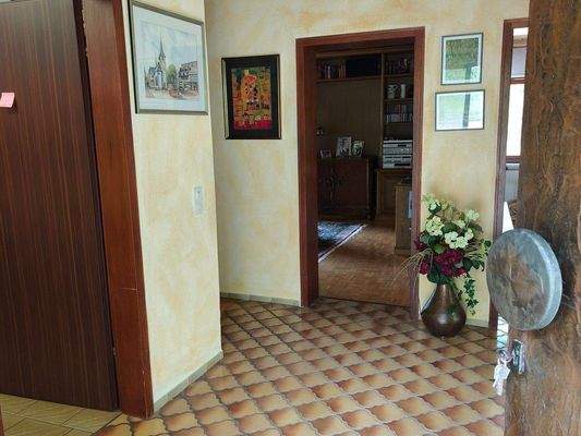 Diele OG mit Blick zum Wohnzimmer