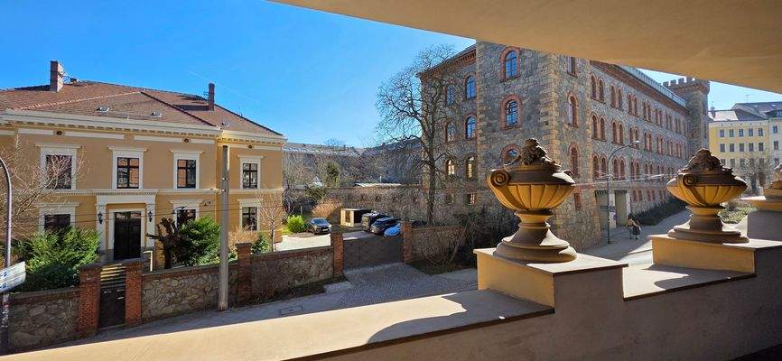 Ausblick Balkon straßenseitig