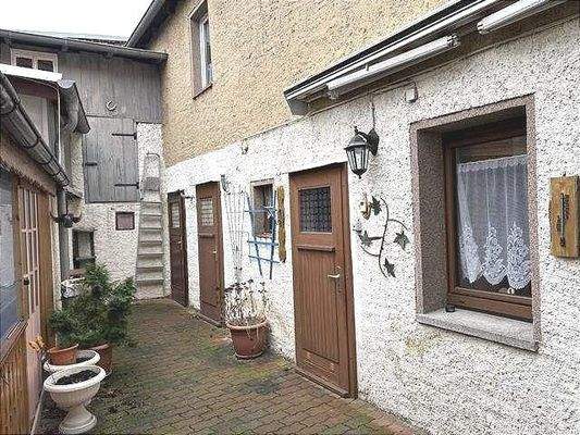 Hof und Zugang zu den Wirtschaftsräumen