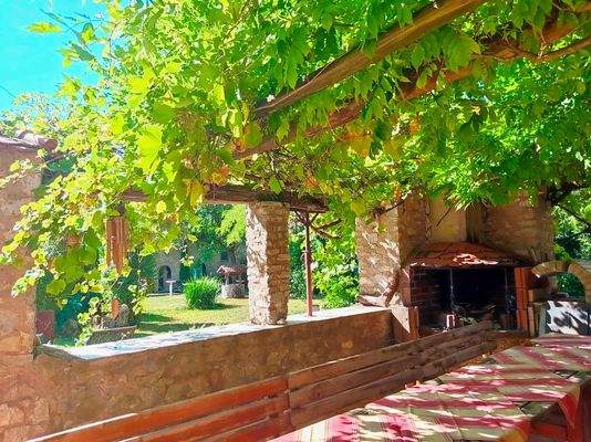 Schloss Anbau mit Atrium-Terrasse Blick zum Zehnts