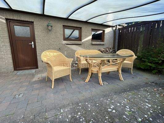 Überdachter Loungebereich