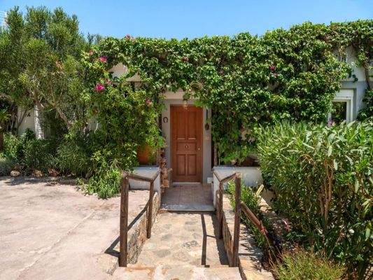 Kreta, Elounda: Villa mit Pool und atemberaubendem Meerblick auf die Bucht zu verkaufen