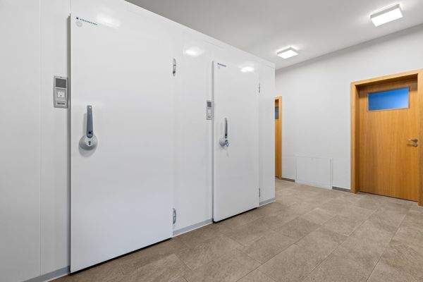 "Das Idyll" - Blick auf die Kühlhäuser