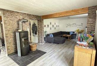 Wohn- Essbereich mit Ofen