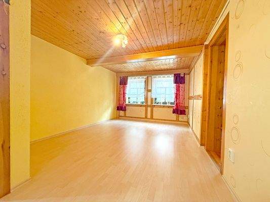 Kinderzimmer mit angrenzendem Spielzimmer oder Büro