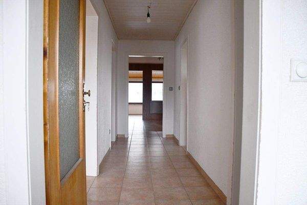 16 Wohnung Obergeschoss - Flur.JPG