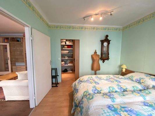 Schlafzimmer und Schrankraum