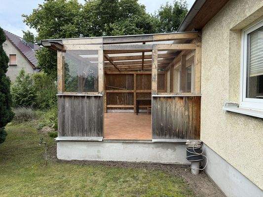 Blick zur überdachten Terrasse