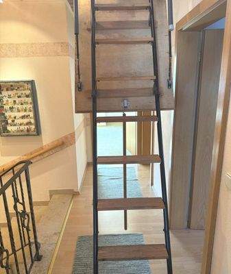 DG_Flur_Auszugtreppe