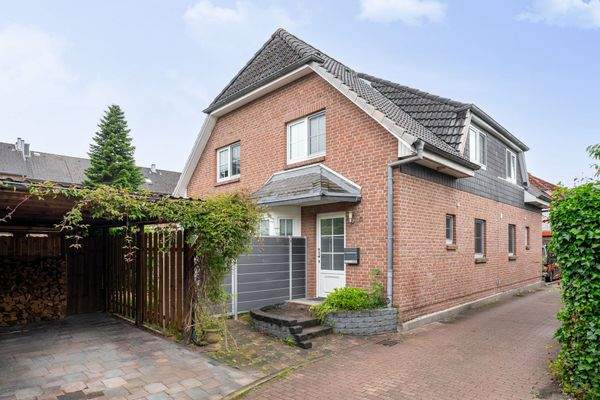 Außenansicht – Zufahrt und Eingang