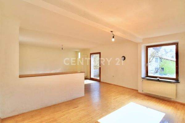 Wohnzimmer im OG mit Balkon