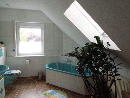 Bad im Dachgeschoss